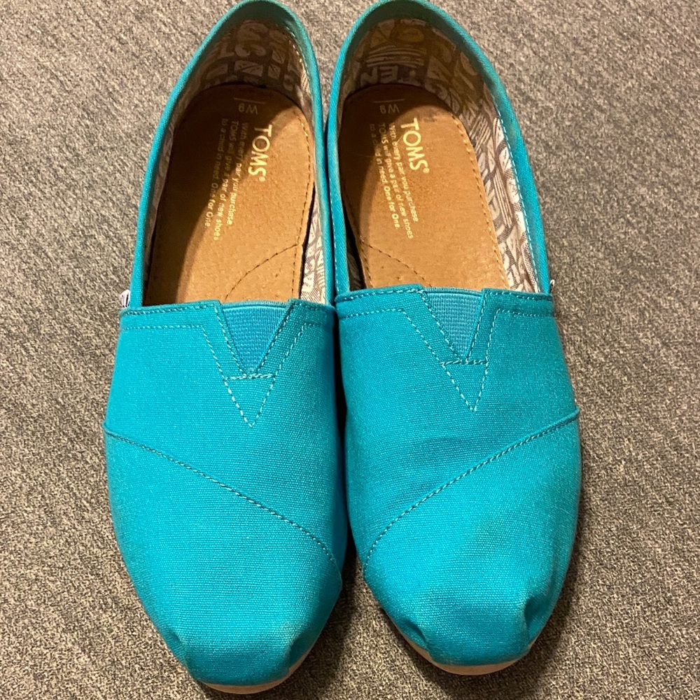 TOMS Women's Peacock Blue Canvas Shoes size 9
